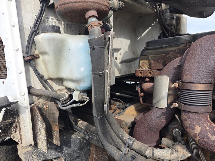 2007-peterbilt-579-image-53