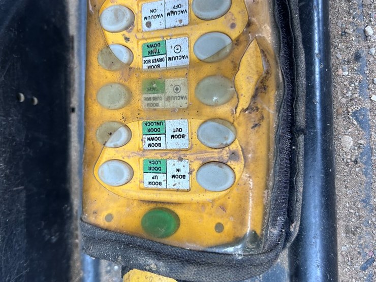 #1690-•-2013-international-7500-6x4-hydro-excavation-truck-image-78