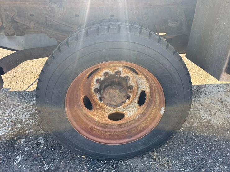 2011-ford-f550-xl-image-43