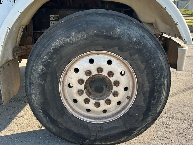 peterbilt-365-image-112