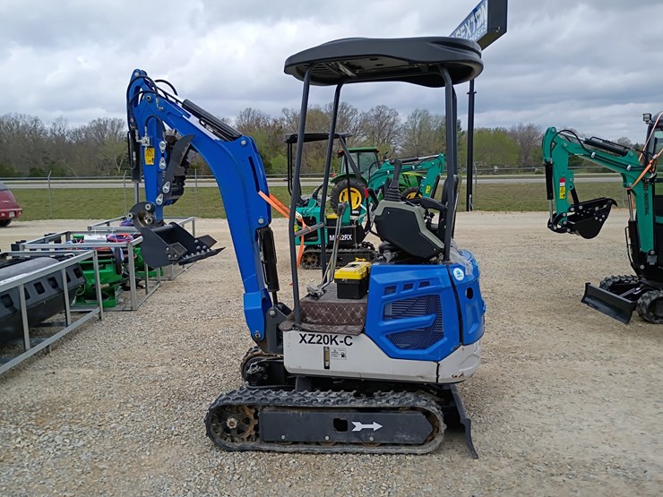 #24168-•-2025-diesel-agt-xz20k-c-mini-excavator-image-1
