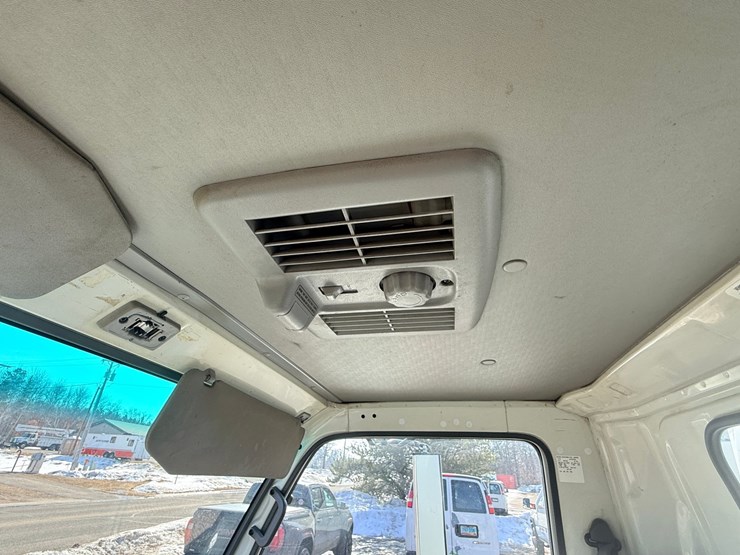 2004-isuzu-npr-image-44