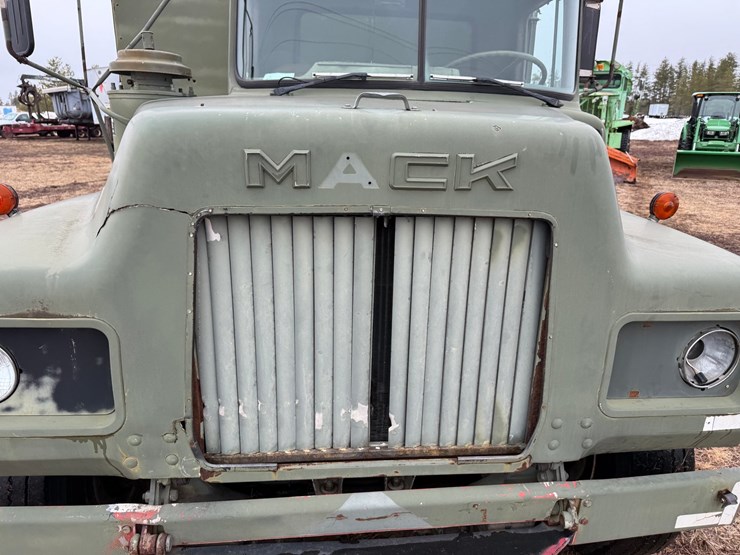 1984-mack-dm492s-image-10