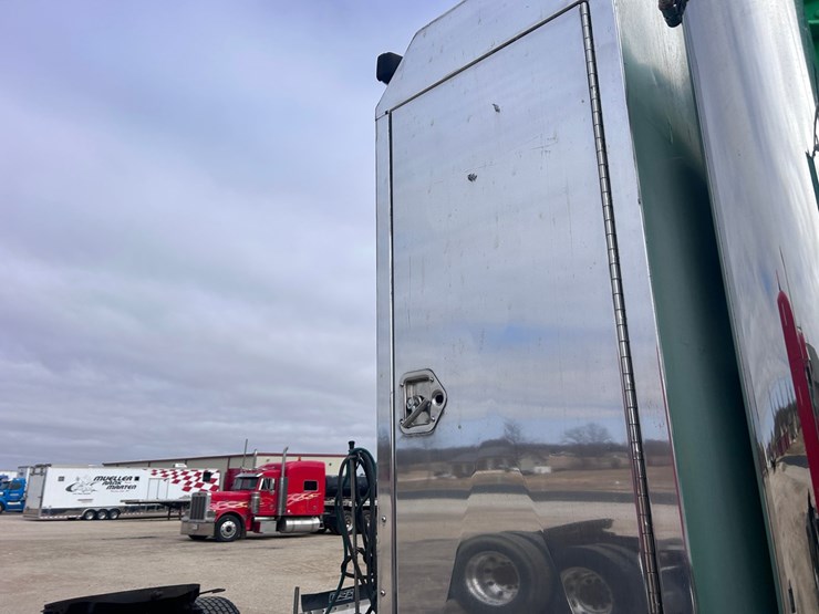 1999-peterbilt-379-image-25