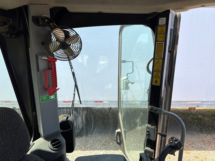 2018-caterpillar-12m3-image-58