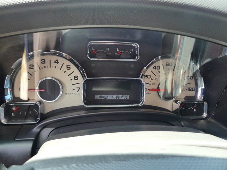 2010-ford-expedition-image-14