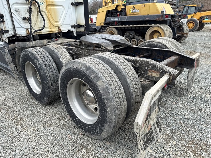 2016-massey-ferguson-8-image-30