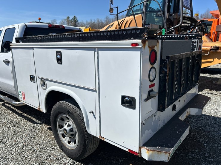 2018-chevrolet-3500-image-15