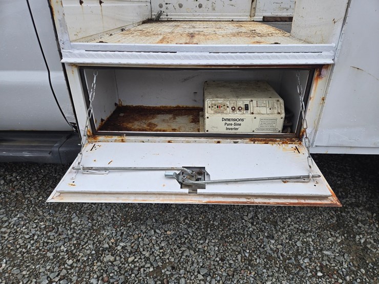 2011-ford-f550-image-32