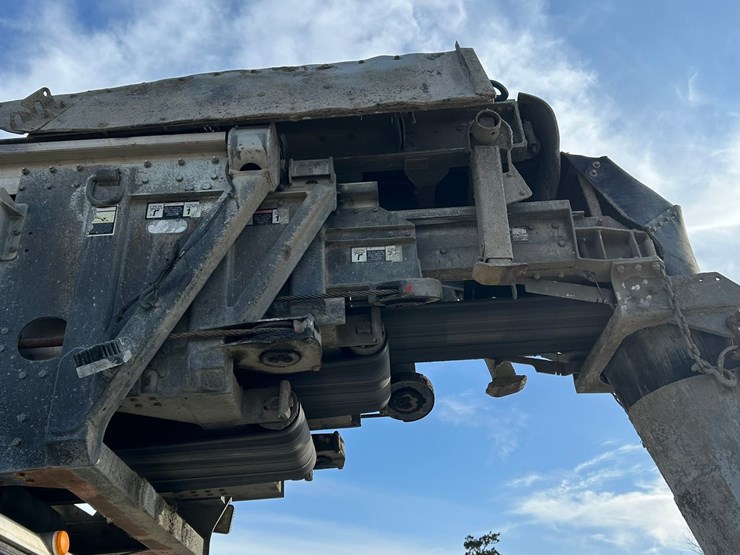 #2237-•-2006-mack-tri-axle-concrete-placement-truck-image-45