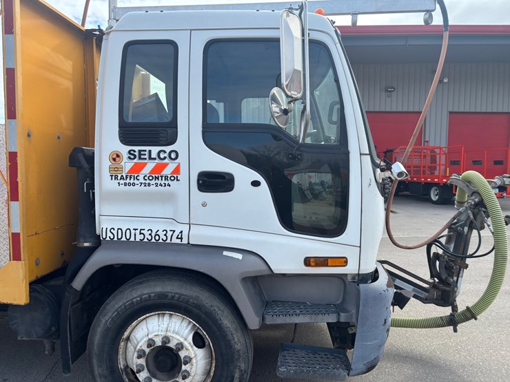 2005-gmc-t7500-image-12