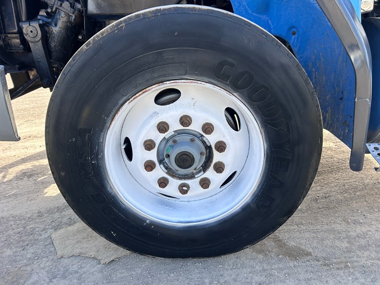 #1680-•-2003-freightliner-day-cab-truck-tractor-image-63