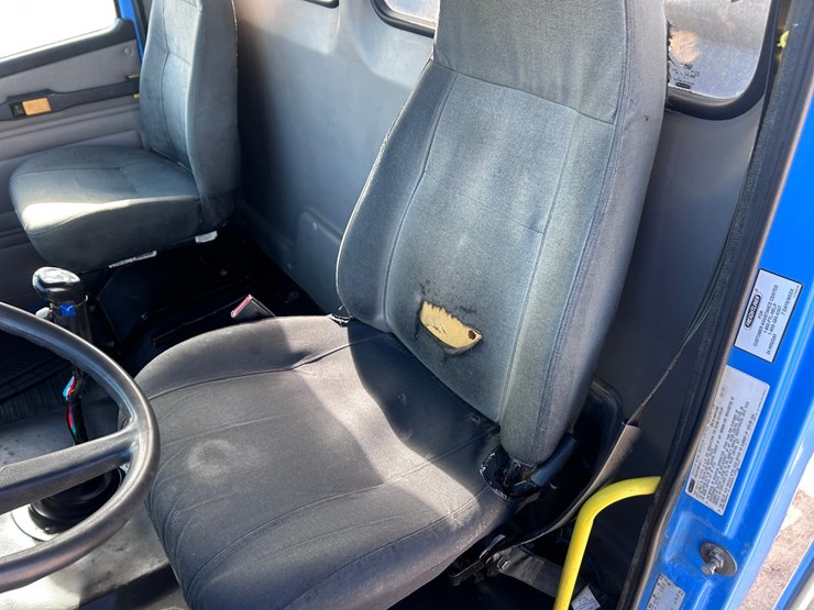 #1680-•-2003-freightliner-day-cab-truck-tractor-image-44