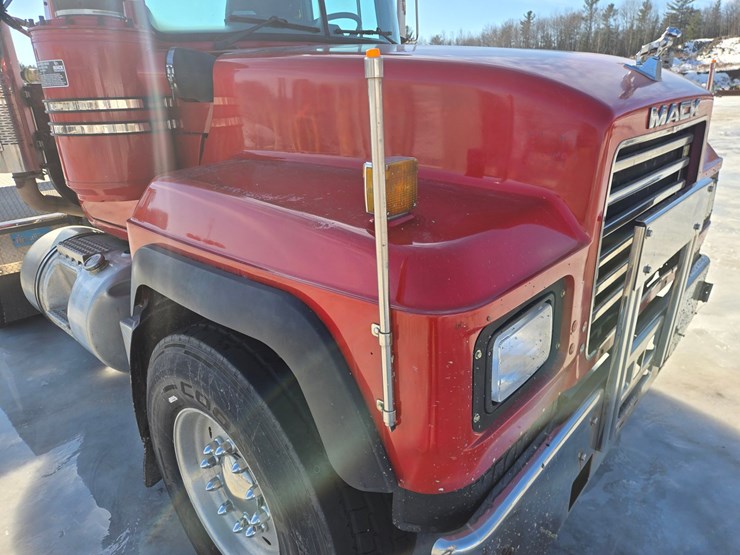 2000-mack-rd688s-image-15