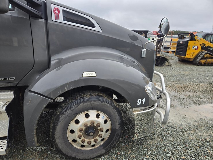 2017-kenworth-t680-image-12