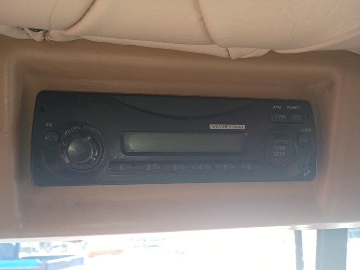 2012-massey-ferguson-8-image-57