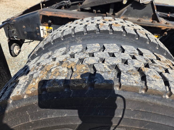 2013-peterbilt-337-image-62