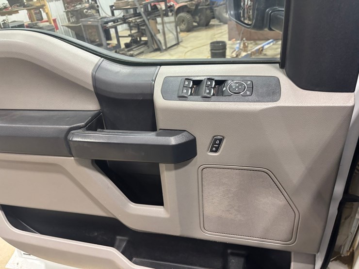 2022-ford-f550-sd-image-47