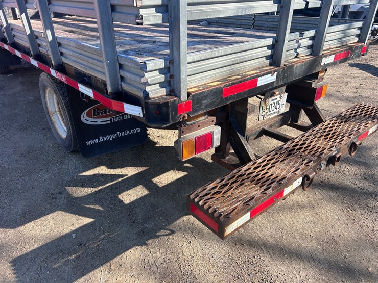 2013-isuzu-npr-image-16