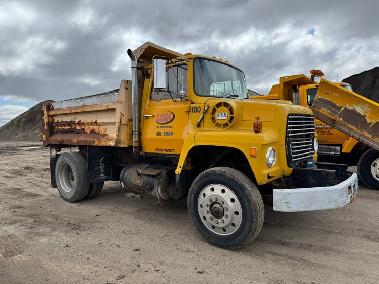 1977-ford-8000-image-6