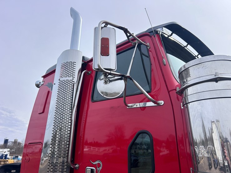 #1009-•-2012-western-star-conventional-4-sleeper-cab-truck-tractor-image-21