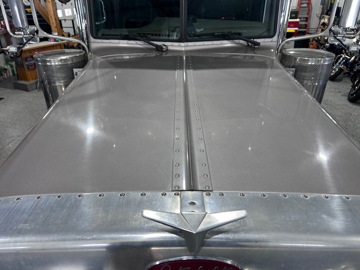 2007-peterbilt-379-image-43