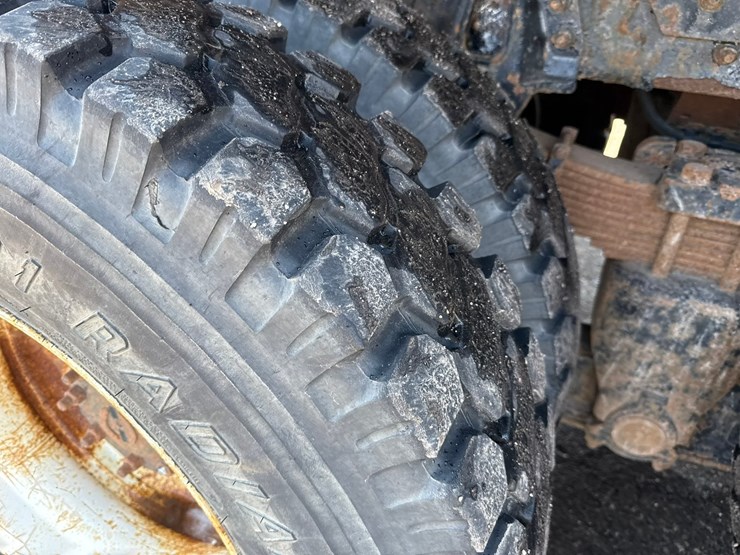 2010-international-7400-image-61