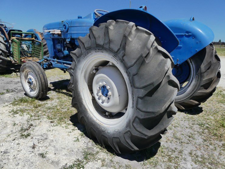 ford-tractor-image-4
