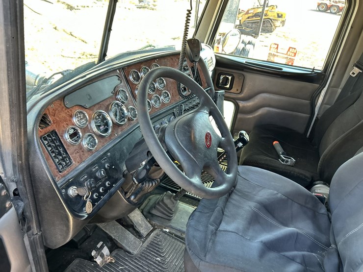 2005-peterbilt-379-image-65