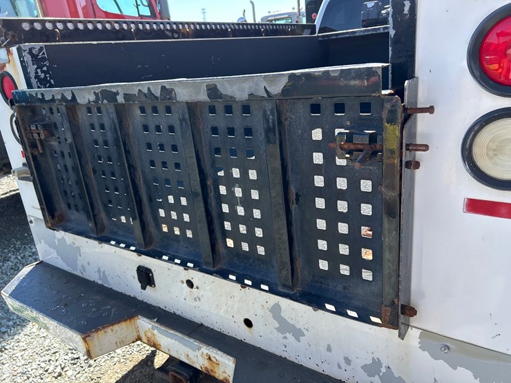 2018-chevrolet-3500-image-33