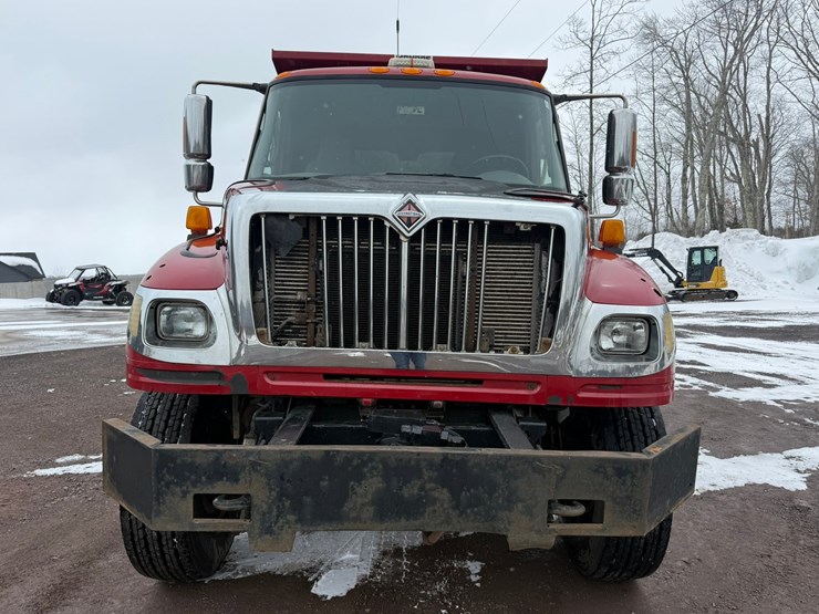 #1052-•-2007-international-7600sfa-tri-axle-dump-truck-image-8