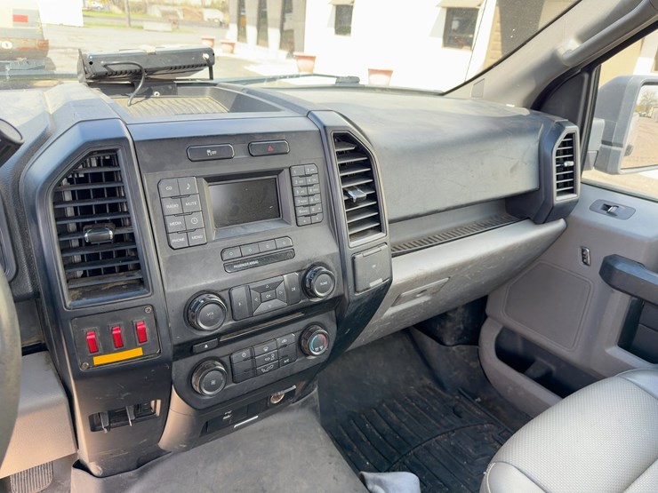 2016-ford-f150-xl-image-18