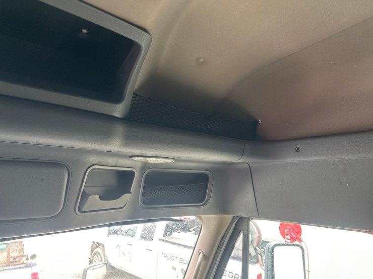 2017-massey-ferguson-8-image-45