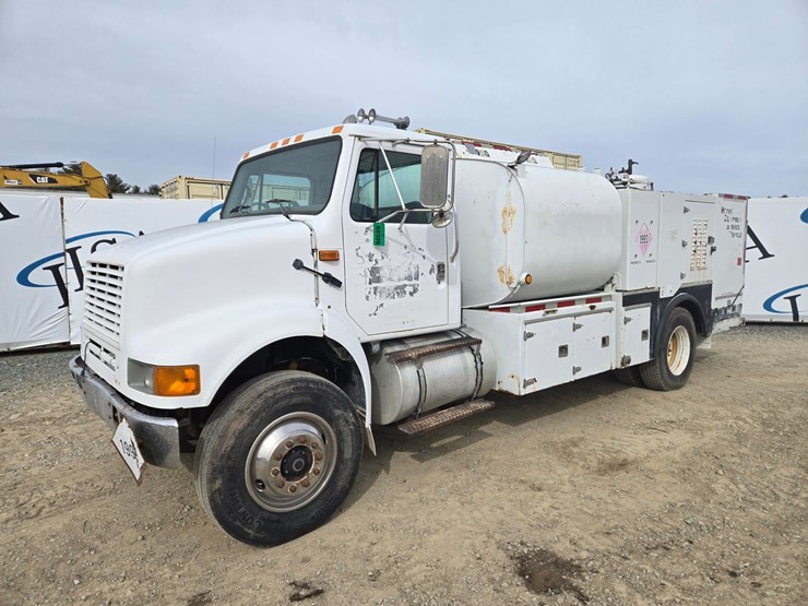 1995-international-8100-image-1