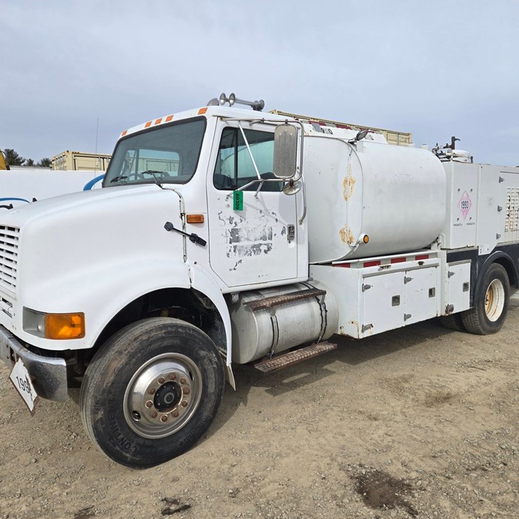 1995 INTERNATIONAL 8100