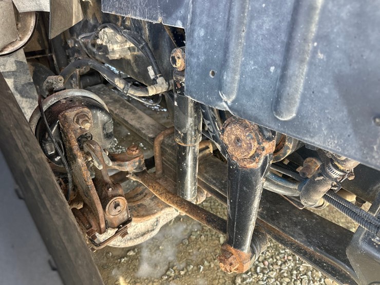 2012-international-7600-image-52