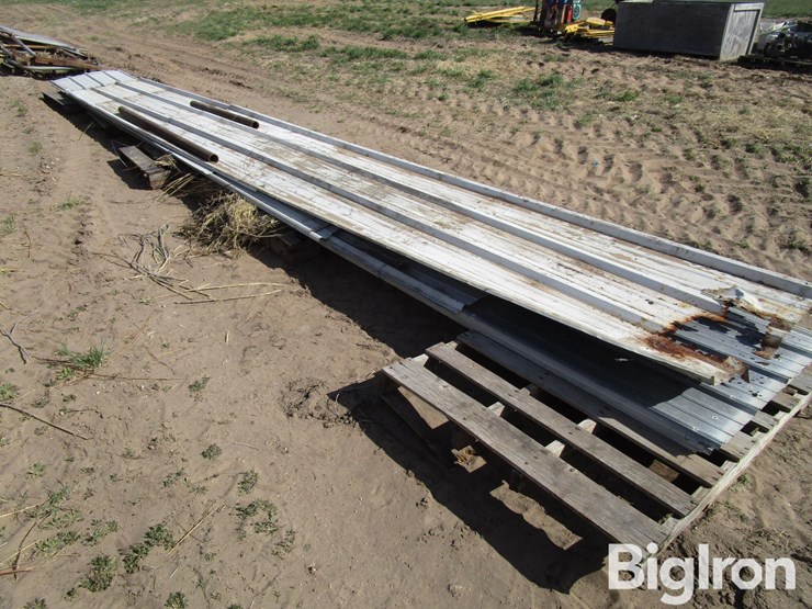 white-sheet-metal-siding-panels-image-5