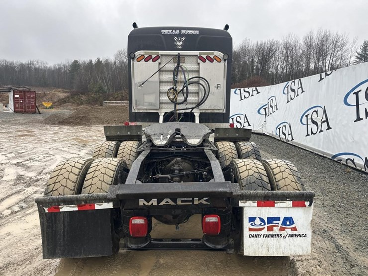 2009-massey-ferguson-8-image-4