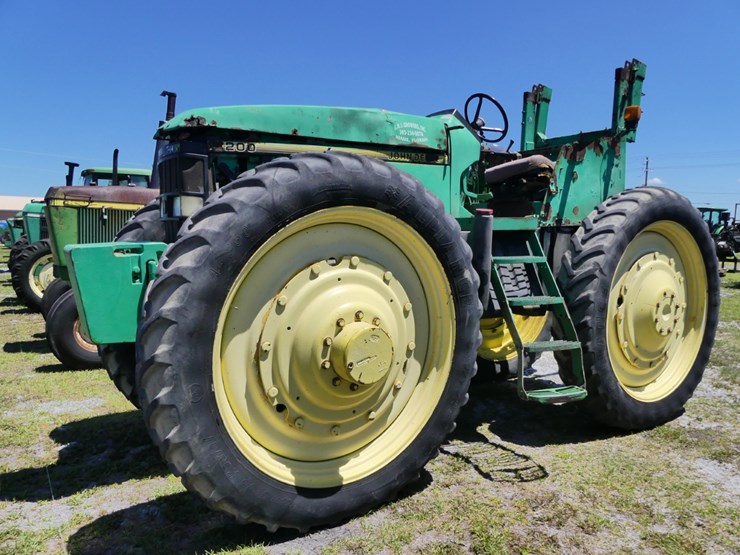 john-deere-7200-image-1
