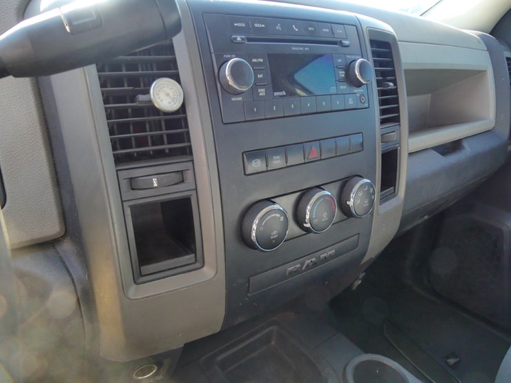 2010-dodge-ram-3500-image-14