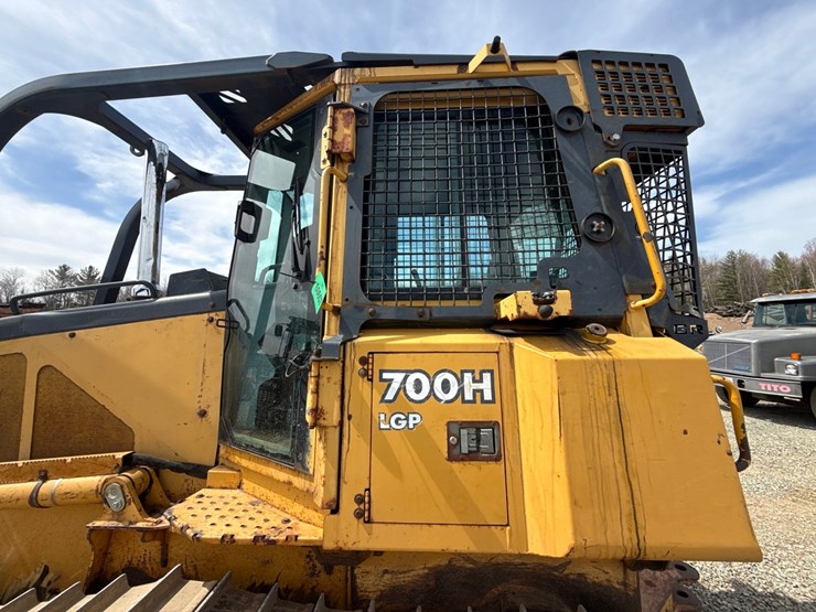 2002-deere-700h-lgp-image-25