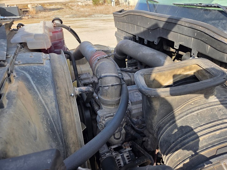 2012-international-7600-image-45