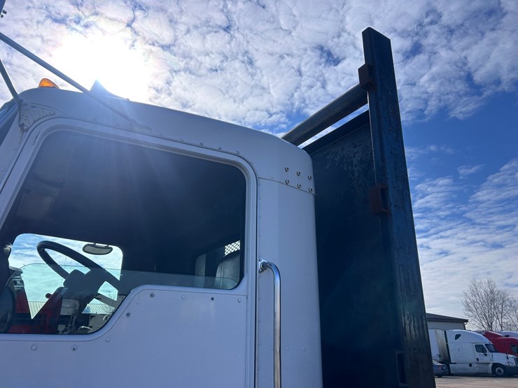 #1679-•-2004-kenworth-flatbed-truck-image-12