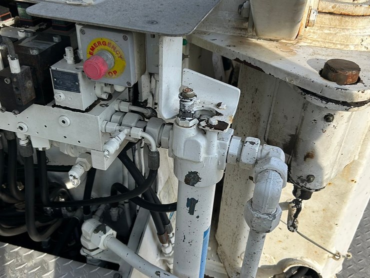 #2237-•-2006-mack-tri-axle-concrete-placement-truck-image-36