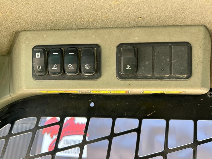 2021-caterpillar-289d3-image-24