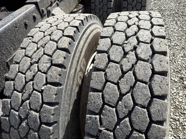 2004-peterbilt-378-image-60