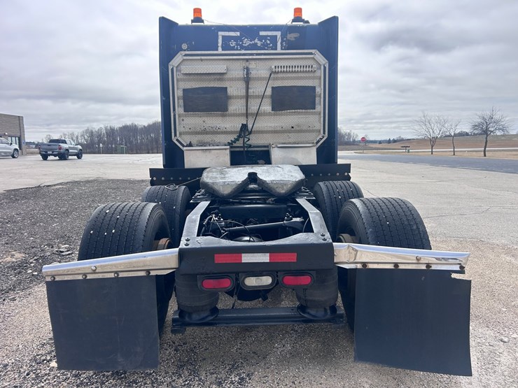 2000-peterbilt-379-image-4