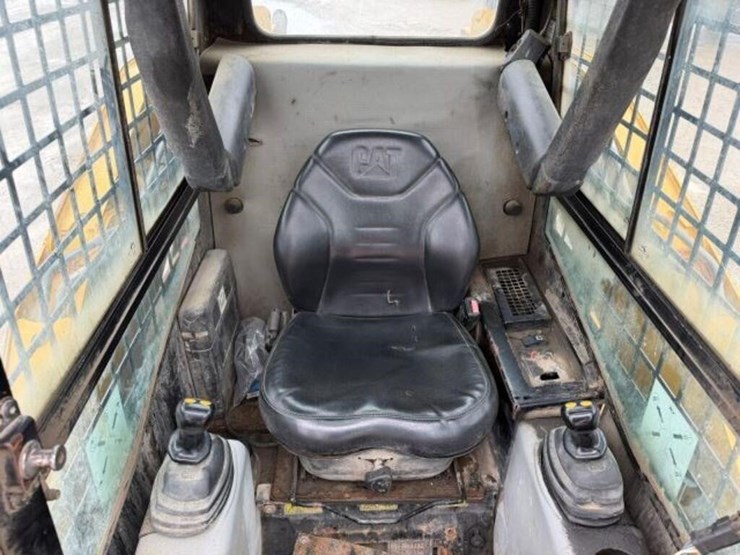 2009-caterpillar-232b2-image-8