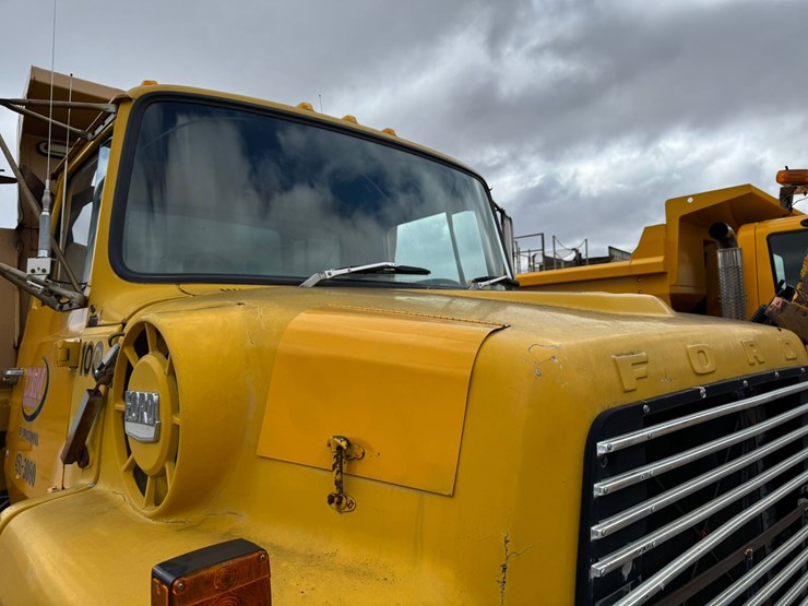 1977-ford-8000-image-13