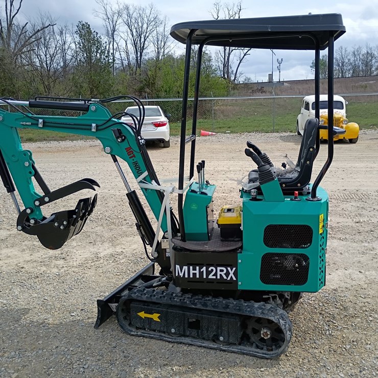 #24179 • 2025 AGT MH12RX Mini Excavator
